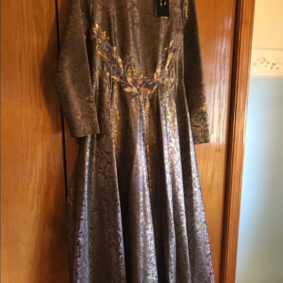 Dress - Picture 3 of 5